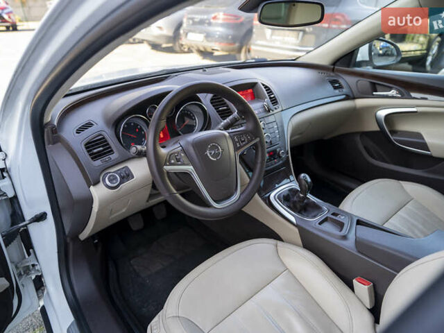 Білий Опель Інсігнія, об'ємом двигуна 1.96 л та пробігом 239 тис. км за 10300 $, фото 12 на Automoto.ua