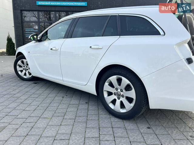 Білий Опель Інсігнія, об'ємом двигуна 1.96 л та пробігом 141 тис. км за 9800 $, фото 10 на Automoto.ua