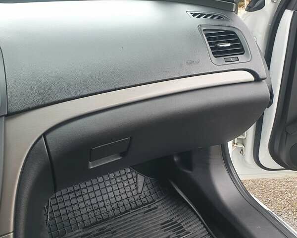 Опель Інсігнія 2012 у Мукачеве на Automoto.ua Білий Опель Інсігнія, об'ємом двигуна 2 л та пробігом 217 тис. км за 9400 $, фото 9 на Automoto.ua