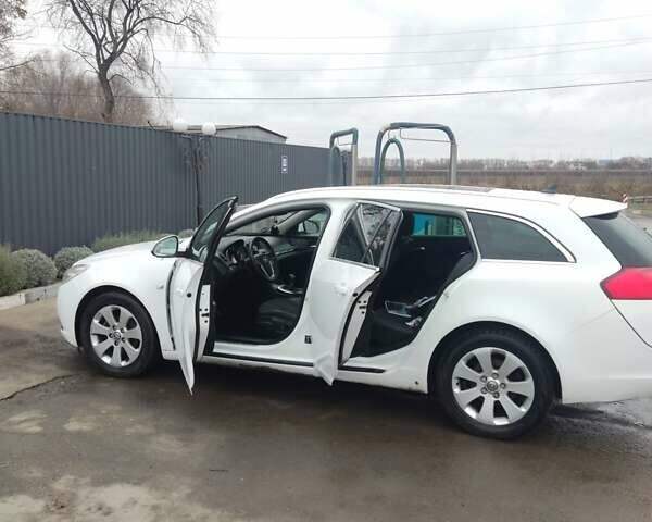 Белый Опель Инсигния, объемом двигателя 1.96 л и пробегом 324 тыс. км за 6600 $, фото 3 на Automoto.ua