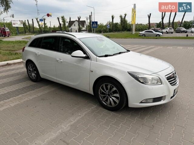 Белый Опель Инсигния, объемом двигателя 1.96 л и пробегом 305 тыс. км за 8500 $, фото 2 на Automoto.ua