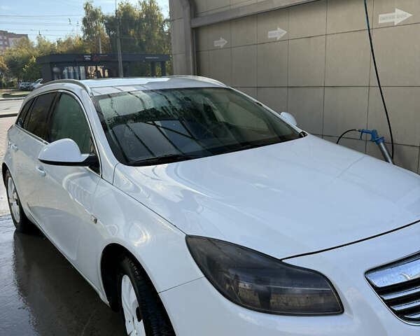 Белый Опель Инсигния, объемом двигателя 1.96 л и пробегом 345 тыс. км за 7500 $, фото 3 на Automoto.ua