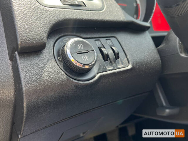 Белый Опель Инсигния, объемом двигателя 2 л и пробегом 213 тыс. км за 9900 $, фото 12 на Automoto.ua