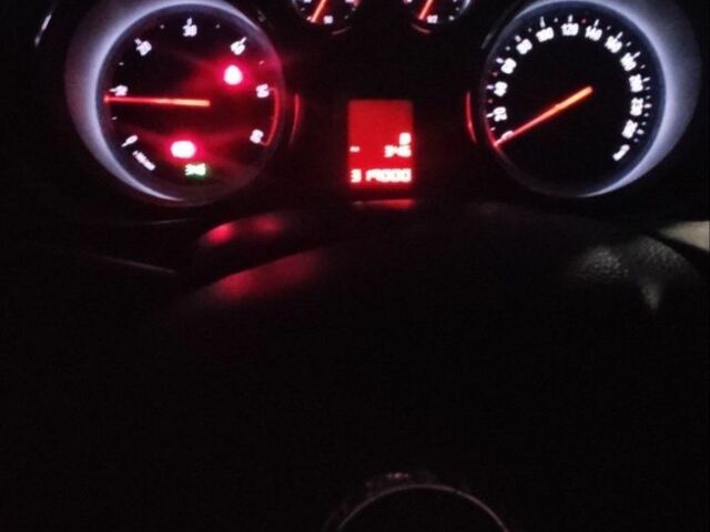 Белый Опель Инсигния, объемом двигателя 2 л и пробегом 320 тыс. км за 7000 $, фото 4 на Automoto.ua