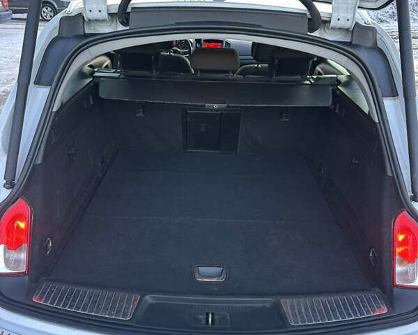 Белый Опель Инсигния, объемом двигателя 1.96 л и пробегом 265 тыс. км за 8000 $, фото 2 на Automoto.ua