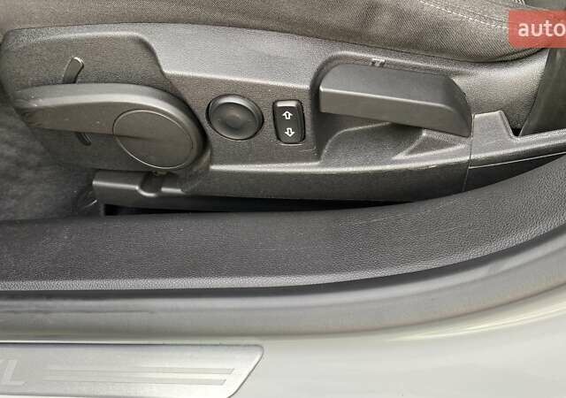 Белый Опель Инсигния, объемом двигателя 1.96 л и пробегом 274 тыс. км за 10200 $, фото 17 на Automoto.ua