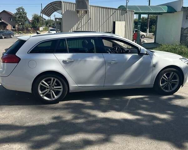 Белый Опель Инсигния, объемом двигателя 2 л и пробегом 270 тыс. км за 8600 $, фото 6 на Automoto.ua