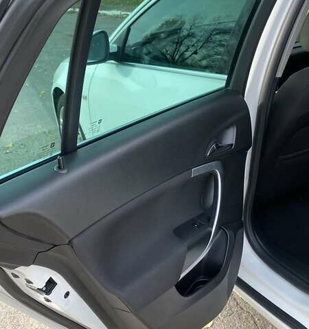 Белый Опель Инсигния, объемом двигателя 1.96 л и пробегом 274 тыс. км за 10200 $, фото 21 на Automoto.ua