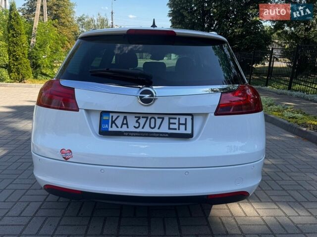 Білий Опель Інсігнія, об'ємом двигуна 2 л та пробігом 256 тис. км за 7999 $, фото 4 на Automoto.ua