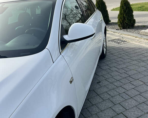 Білий Опель Інсігнія, об'ємом двигуна 1.96 л та пробігом 141 тис. км за 9800 $, фото 3 на Automoto.ua