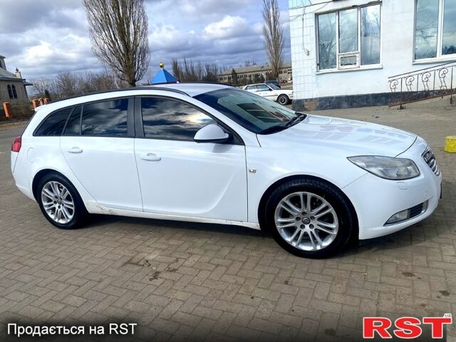 Белый Опель Инсигния, объемом двигателя 2 л и пробегом 200 тыс. км за 7500 $, фото 2 на Automoto.ua