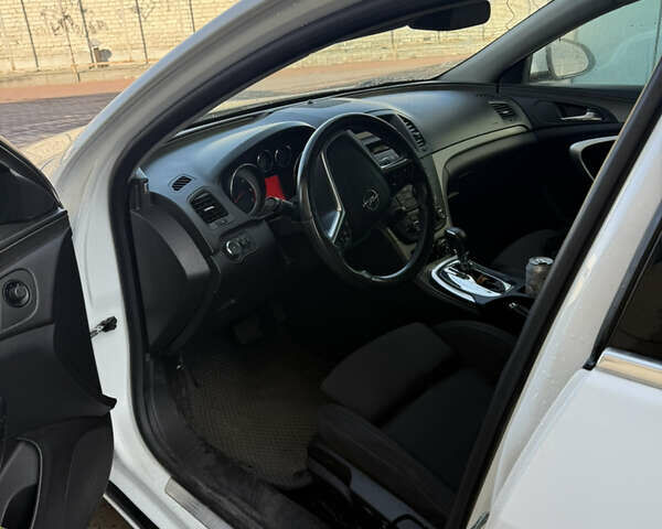 Белый Опель Инсигния, объемом двигателя 1.96 л и пробегом 345 тыс. км за 7500 $, фото 7 на Automoto.ua