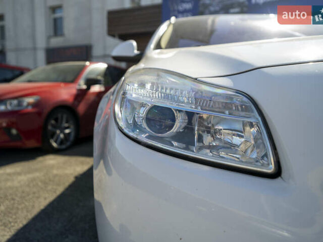 Білий Опель Інсігнія, об'ємом двигуна 1.96 л та пробігом 239 тис. км за 10300 $, фото 6 на Automoto.ua