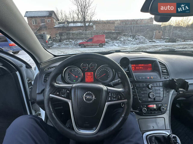 Белый Опель Инсигния, объемом двигателя 1.96 л и пробегом 265 тыс. км за 8000 $, фото 10 на Automoto.ua