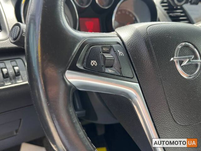 Белый Опель Инсигния, объемом двигателя 2 л и пробегом 213 тыс. км за 9900 $, фото 14 на Automoto.ua