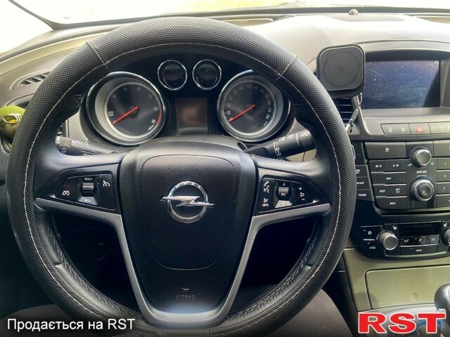 Белый Опель Инсигния, объемом двигателя 2 л и пробегом 200 тыс. км за 7500 $, фото 5 на Automoto.ua