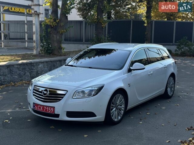 Белый Опель Инсигния, объемом двигателя 2 л и пробегом 130 тыс. км за 9300 $, фото 35 на Automoto.ua