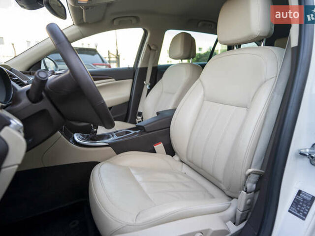 Білий Опель Інсігнія, об'ємом двигуна 1.96 л та пробігом 239 тис. км за 10300 $, фото 13 на Automoto.ua