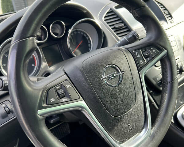 Білий Опель Інсігнія, об'ємом двигуна 1.96 л та пробігом 141 тис. км за 9800 $, фото 26 на Automoto.ua