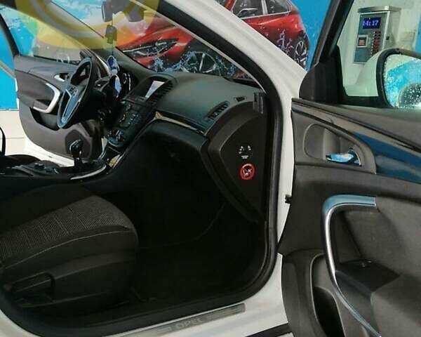 Білий Опель Інсігнія, об'ємом двигуна 1.96 л та пробігом 270 тис. км за 7700 $, фото 21 на Automoto.ua