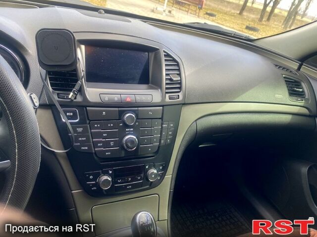 Белый Опель Инсигния, объемом двигателя 2 л и пробегом 200 тыс. км за 7500 $, фото 4 на Automoto.ua