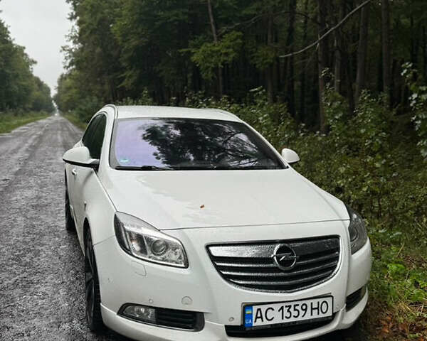 Білий Опель Інсігнія, об'ємом двигуна 1.96 л та пробігом 319 тис. км за 7500 $, фото 1 на Automoto.ua
