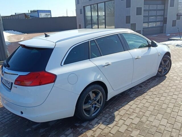 Білий Опель Інсігнія, об'ємом двигуна 0 л та пробігом 328 тис. км за 8100 $, фото 3 на Automoto.ua