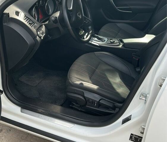 Білий Опель Інсігнія, об'ємом двигуна 2 л та пробігом 3 тис. км за 8600 $, фото 6 на Automoto.ua