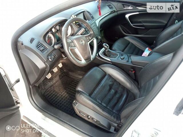 Белый Опель Инсигния, объемом двигателя 2 л и пробегом 210 тыс. км за 8800 $, фото 8 на Automoto.ua