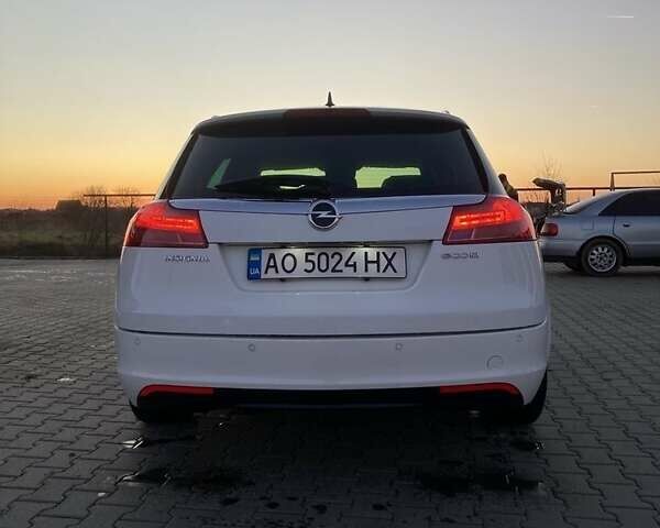 Белый Опель Инсигния, объемом двигателя 2 л и пробегом 330 тыс. км за 7100 $, фото 3 на Automoto.ua