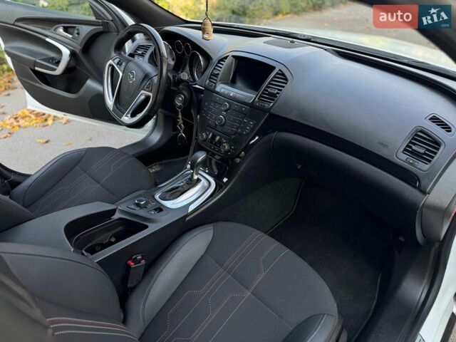 Белый Опель Инсигния, объемом двигателя 2 л и пробегом 130 тыс. км за 9300 $, фото 21 на Automoto.ua