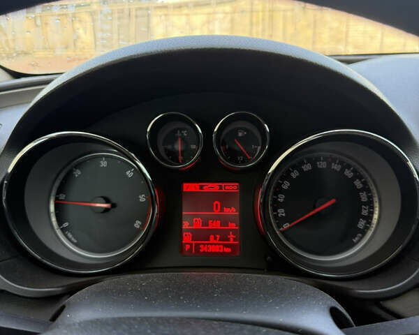 Белый Опель Инсигния, объемом двигателя 1.96 л и пробегом 345 тыс. км за 7500 $, фото 5 на Automoto.ua