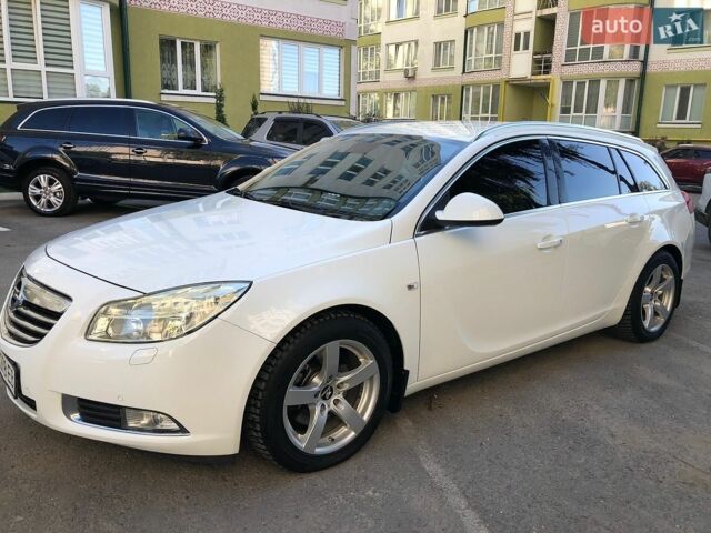 Белый Опель Инсигния, объемом двигателя 1.96 л и пробегом 251 тыс. км за 7550 $, фото 2 на Automoto.ua