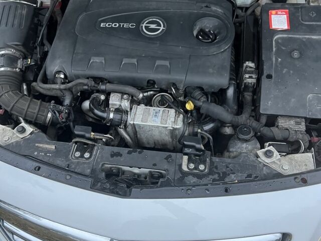 Білий Опель Інсігнія, об'ємом двигуна 0 л та пробігом 251 тис. км за 6449 $, фото 6 на Automoto.ua