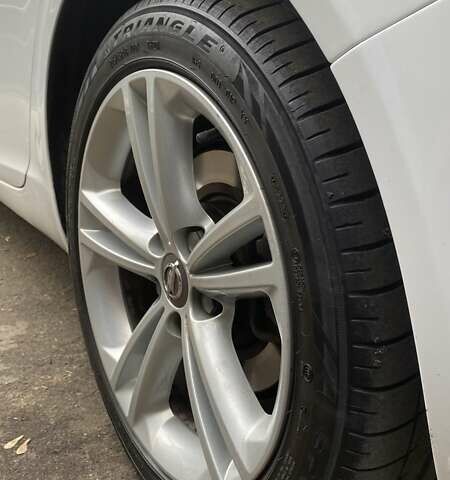 Белый Опель Инсигния, объемом двигателя 1.96 л и пробегом 274 тыс. км за 10200 $, фото 40 на Automoto.ua