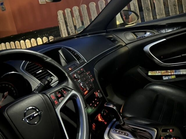 Білий Опель Інсігнія, об'ємом двигуна 2 л та пробігом 325 тис. км за 7600 $, фото 7 на Automoto.ua