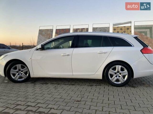 Белый Опель Инсигния, объемом двигателя 2 л и пробегом 330 тыс. км за 7100 $, фото 5 на Automoto.ua