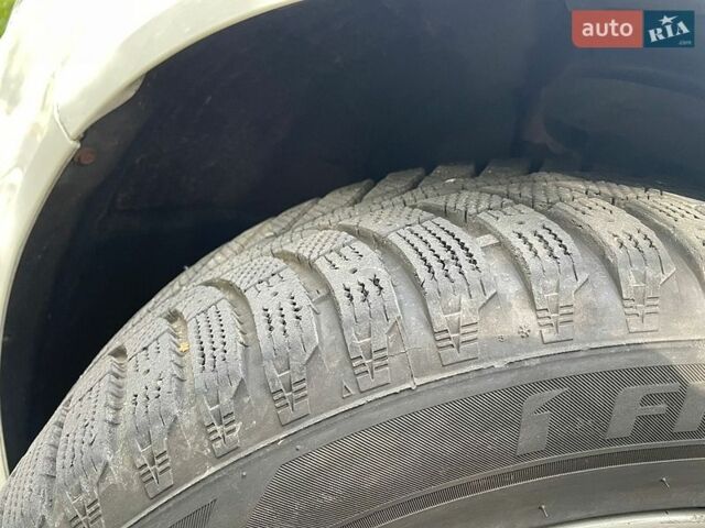 Белый Опель Инсигния, объемом двигателя 2 л и пробегом 305 тыс. км за 8600 $, фото 7 на Automoto.ua