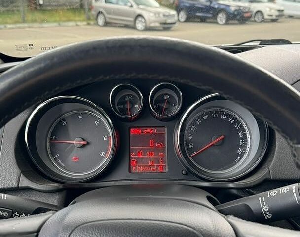 Белый Опель Инсигния, объемом двигателя 1.96 л и пробегом 245 тыс. км за 8100 $, фото 11 на Automoto.ua
