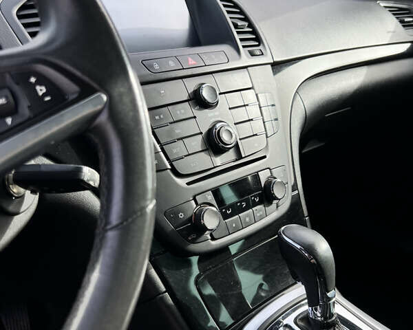 Білий Опель Інсігнія, об'ємом двигуна 1.96 л та пробігом 141 тис. км за 9800 $, фото 17 на Automoto.ua