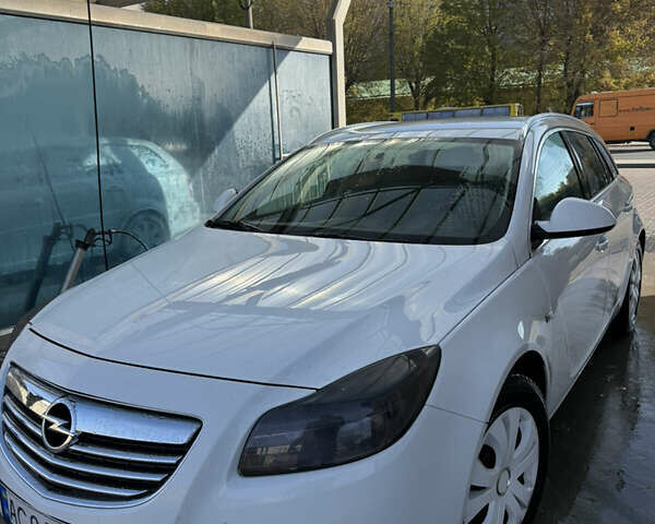 Белый Опель Инсигния, объемом двигателя 1.96 л и пробегом 345 тыс. км за 7500 $, фото 1 на Automoto.ua