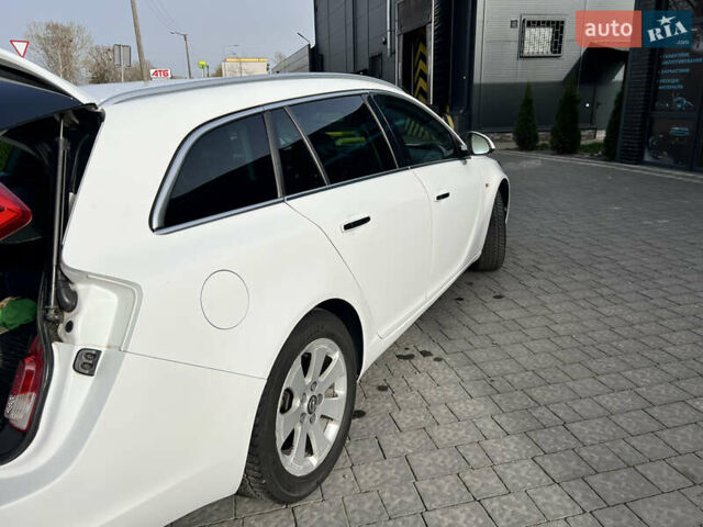 Білий Опель Інсігнія, об'ємом двигуна 1.96 л та пробігом 141 тис. км за 9800 $, фото 14 на Automoto.ua