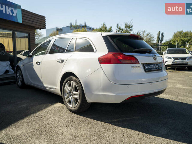 Білий Опель Інсігнія, об'ємом двигуна 1.96 л та пробігом 239 тис. км за 10300 $, фото 9 на Automoto.ua