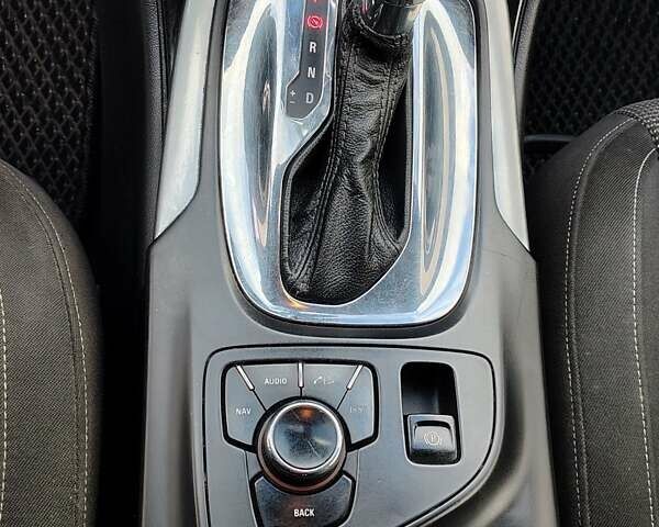 Белый Опель Инсигния, объемом двигателя 1.96 л и пробегом 287 тыс. км за 8300 $, фото 5 на Automoto.ua