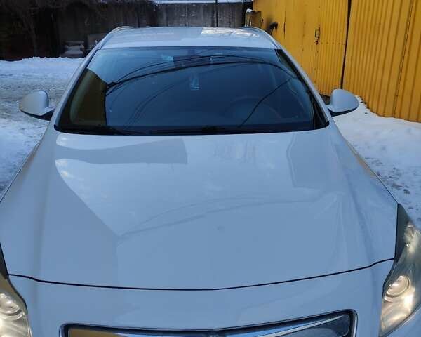 Белый Опель Инсигния, объемом двигателя 1.96 л и пробегом 302 тыс. км за 9500 $, фото 3 на Automoto.ua