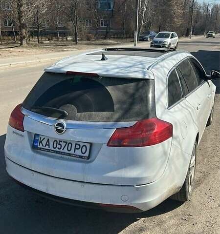 Белый Опель Инсигния, объемом двигателя 2 л и пробегом 270 тыс. км за 8600 $, фото 1 на Automoto.ua
