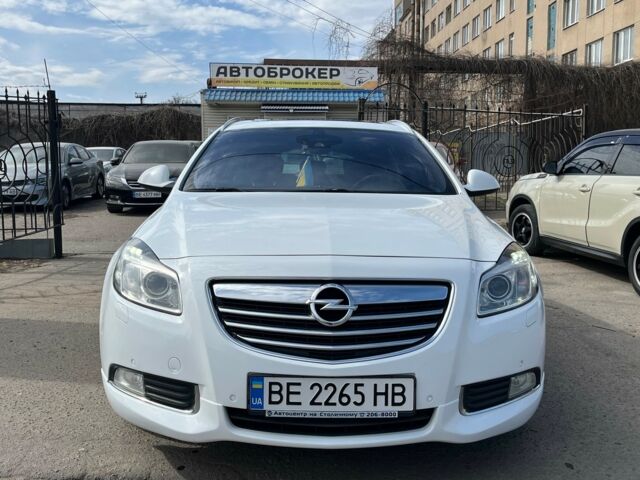 Білий Опель Інсігнія, об'ємом двигуна 2 л та пробігом 229 тис. км за 9900 $, фото 1 на Automoto.ua