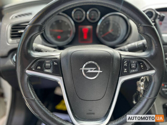 Белый Опель Инсигния, объемом двигателя 2 л и пробегом 213 тыс. км за 9900 $, фото 13 на Automoto.ua