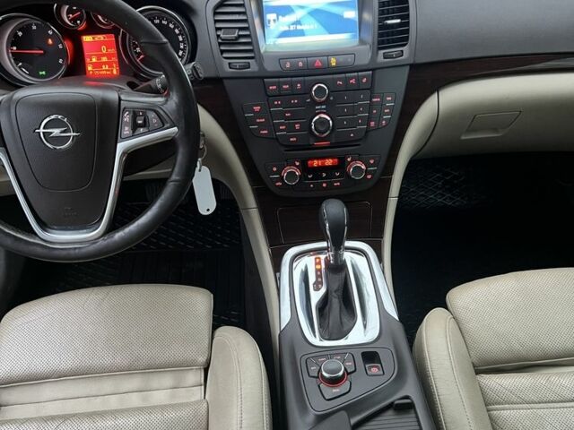 Білий Опель Інсігнія, об'ємом двигуна 0 л та пробігом 251 тис. км за 6449 $, фото 7 на Automoto.ua