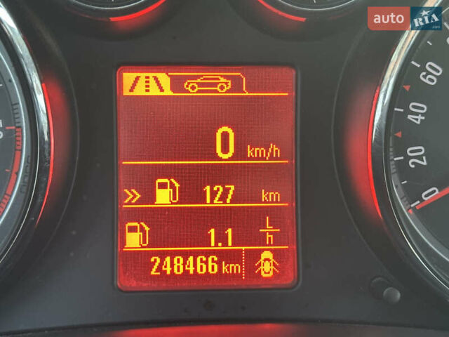 Белый Опель Инсигния, объемом двигателя 1.96 л и пробегом 265 тыс. км за 8000 $, фото 4 на Automoto.ua